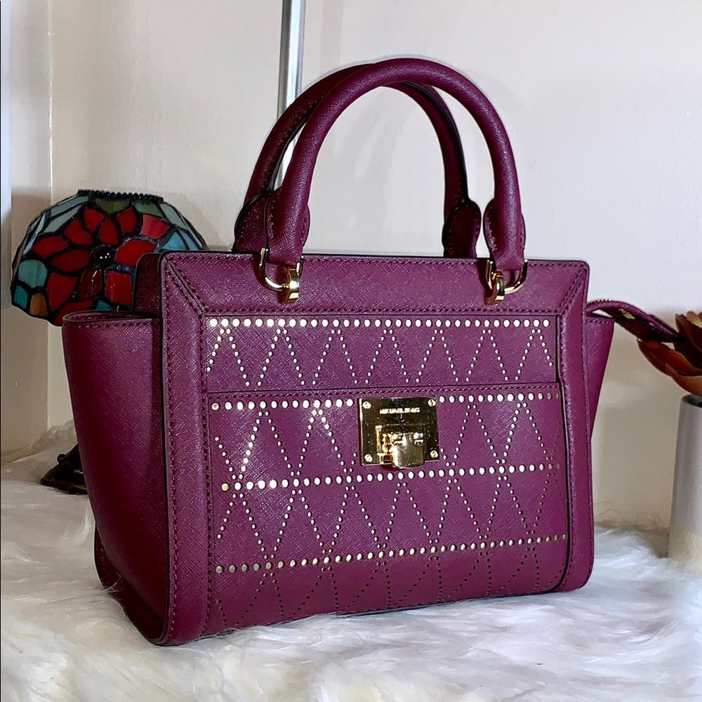 🚫🚫SOLD🚫🚫. MICHEAL KORS SELMA TWO WAY BAG - Picture 1 of 8